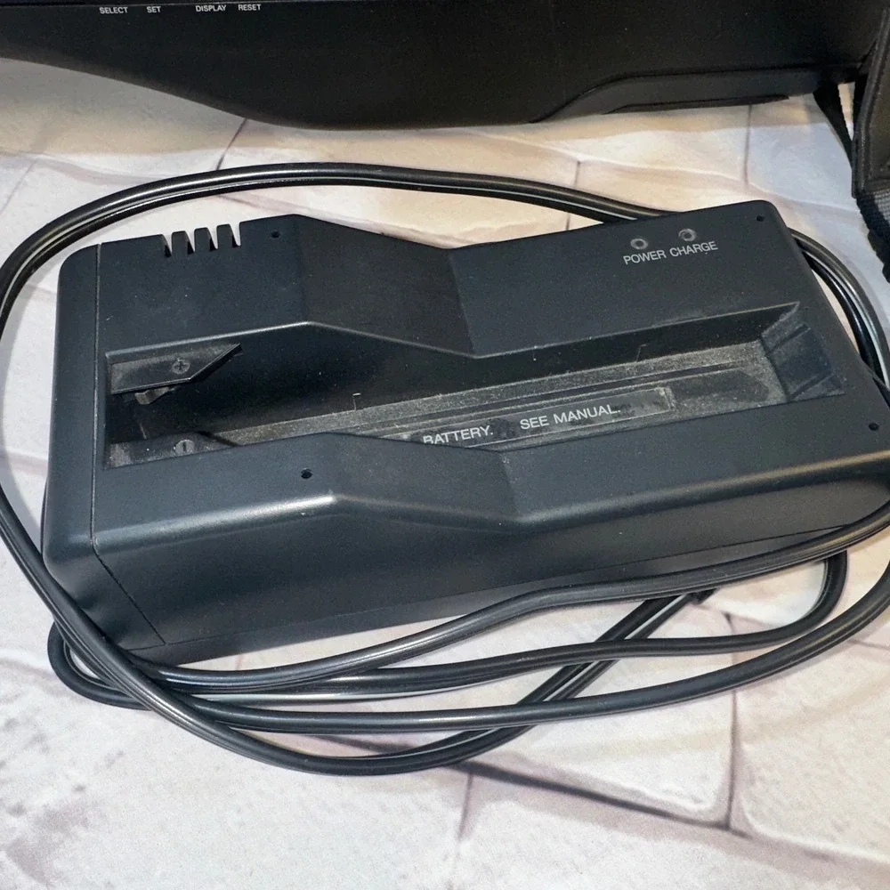 GE CG684 VHS‎ Camcorder 8X Power Zoom Auto Focus Vintage Video Camera w/Charger